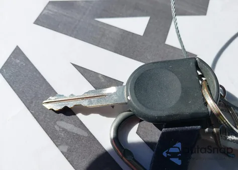 2004 Ford Crown Victoria Lx z USA, uszkodzony, nr VIN 2FAFP74W14X149804